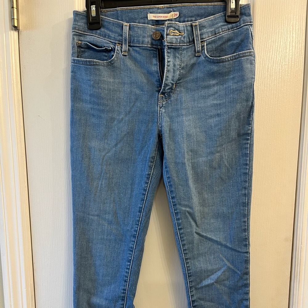28 levi jeans